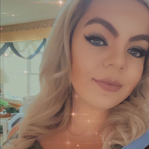 Meet your Posher, Jessica - Picture 1 of 1